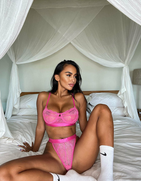 Foto desnuda filtrada de OnlyFans de Sexypetiteasiangirl