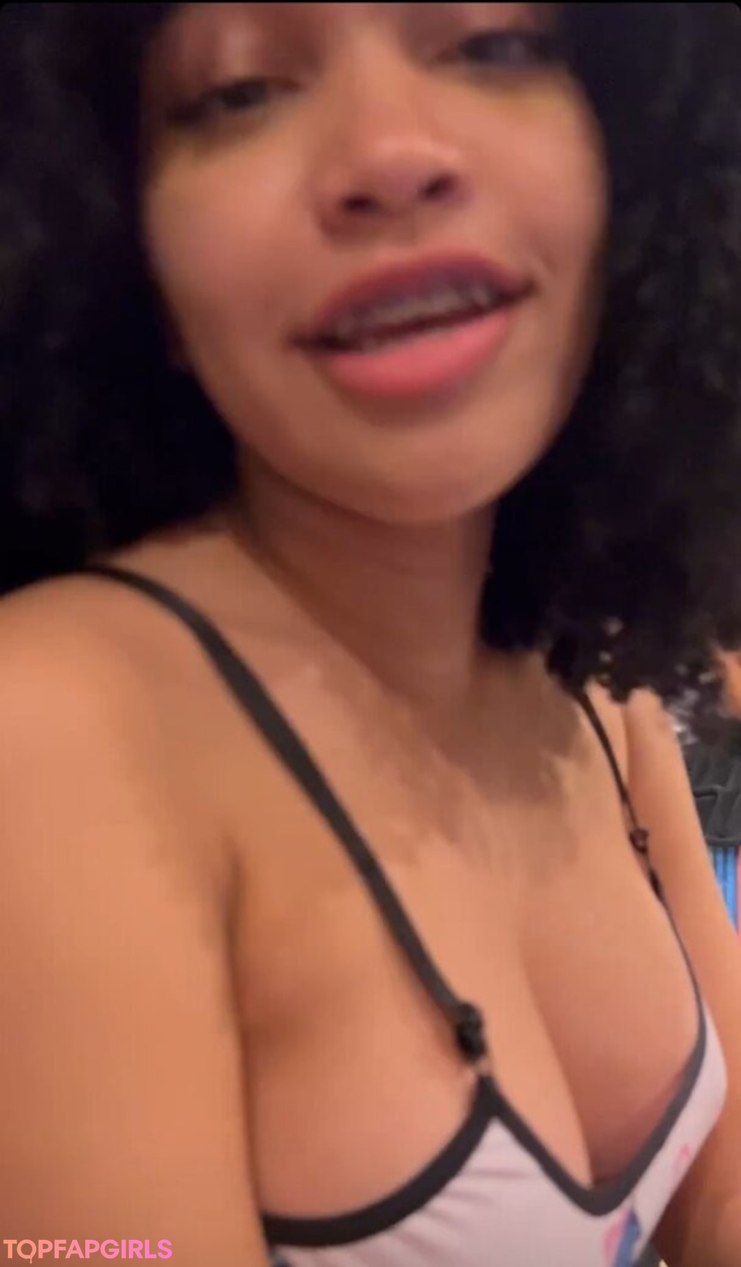 Foto desnuda filtrada de OnlyFans de Marycuriell #14 Foto desnuda filtrada de OnlyFans de Marycuriell #14
