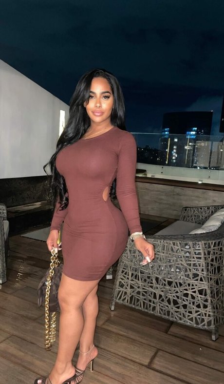 Foto desnuda filtrada de OnlyFans de Ayisha Diaz