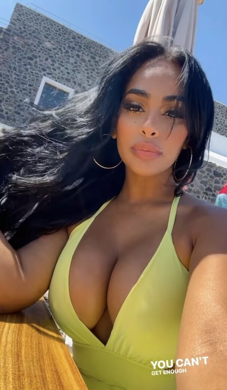 Foto desnuda filtrada de OnlyFans de Ayisha Diaz