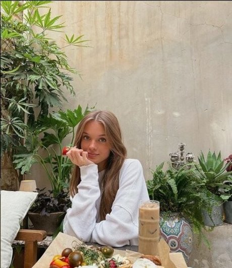 Anna Zak