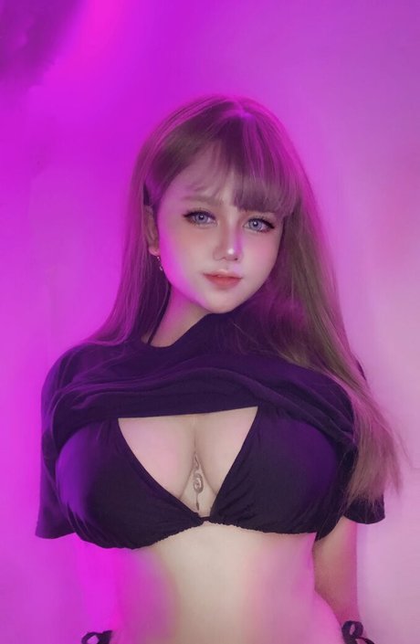 Foto desnuda filtrada de OnlyFans de Charlotte Linlin