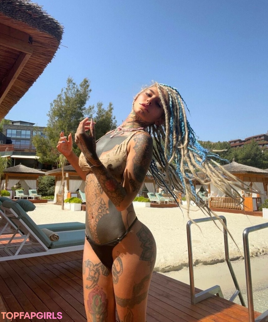 Foto desnuda filtrada de OnlyFans de Fishball Suicide #502 Foto desnuda filtrada de OnlyFans de Fishball Suicide #502