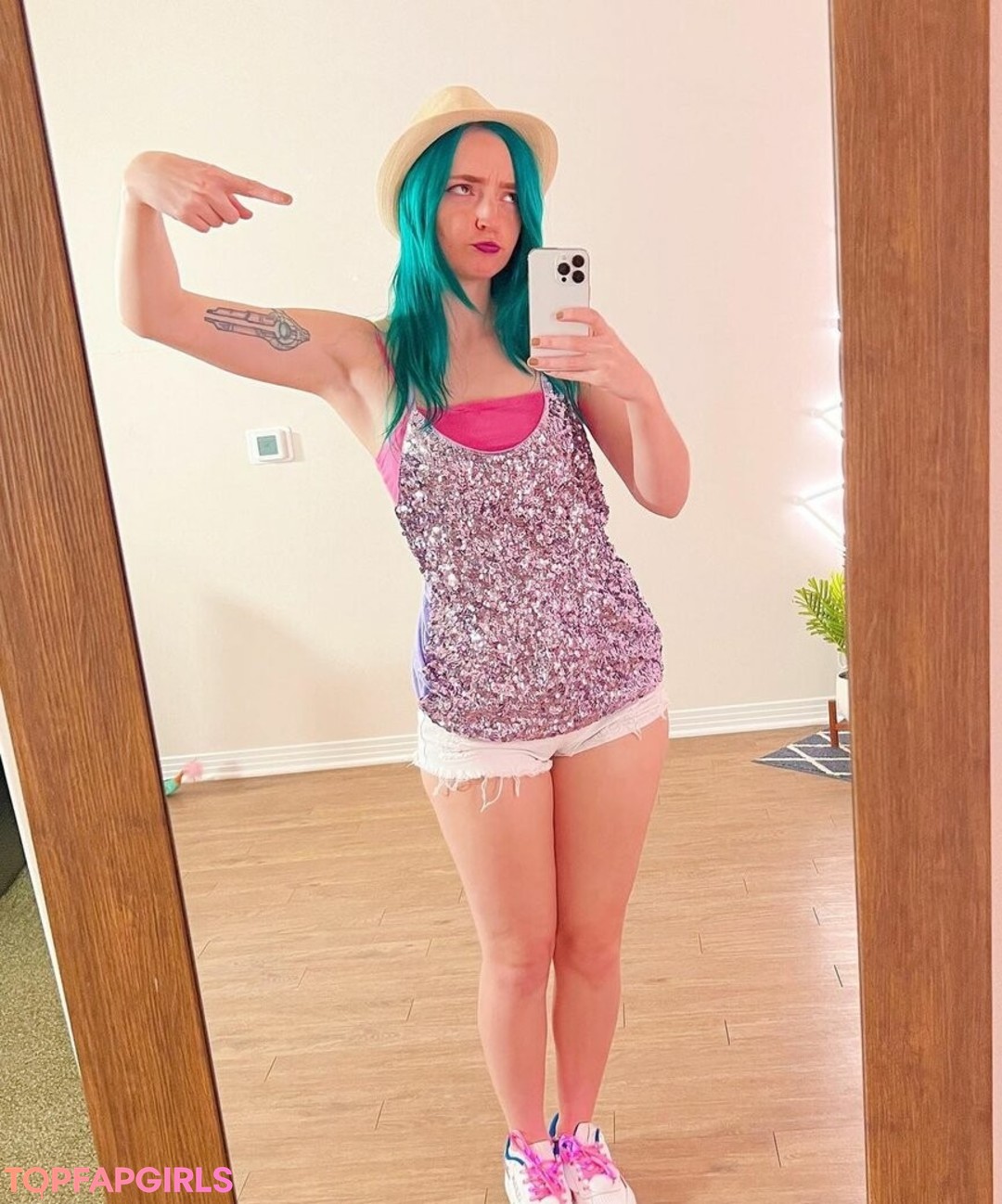 Foto desnuda filtrada de OnlyFans de Littlesiha #101 Foto desnuda filtrada de OnlyFans de Littlesiha #101