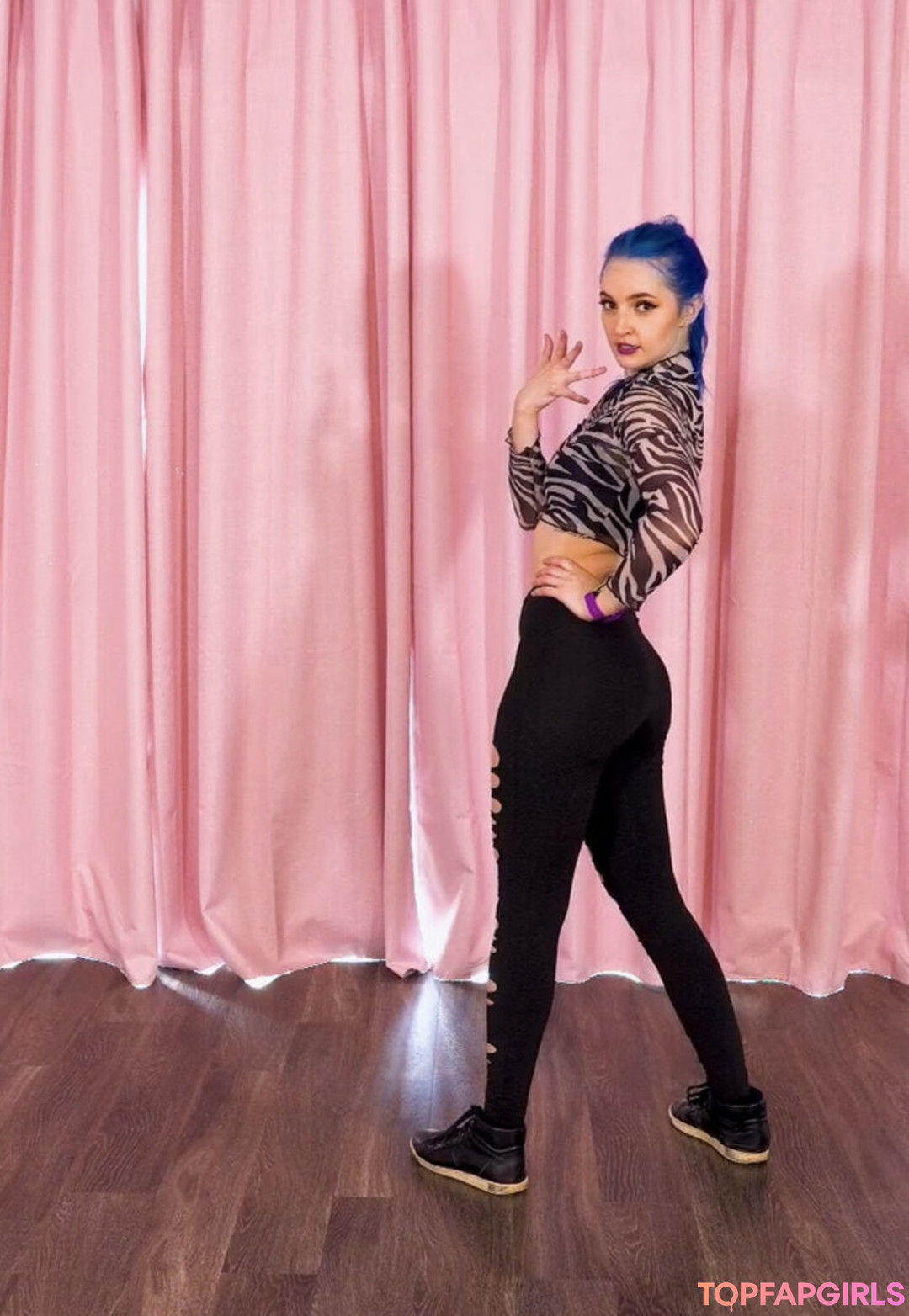 Foto desnuda filtrada de OnlyFans de Littlesiha #299 Foto desnuda filtrada de OnlyFans de Littlesiha #299