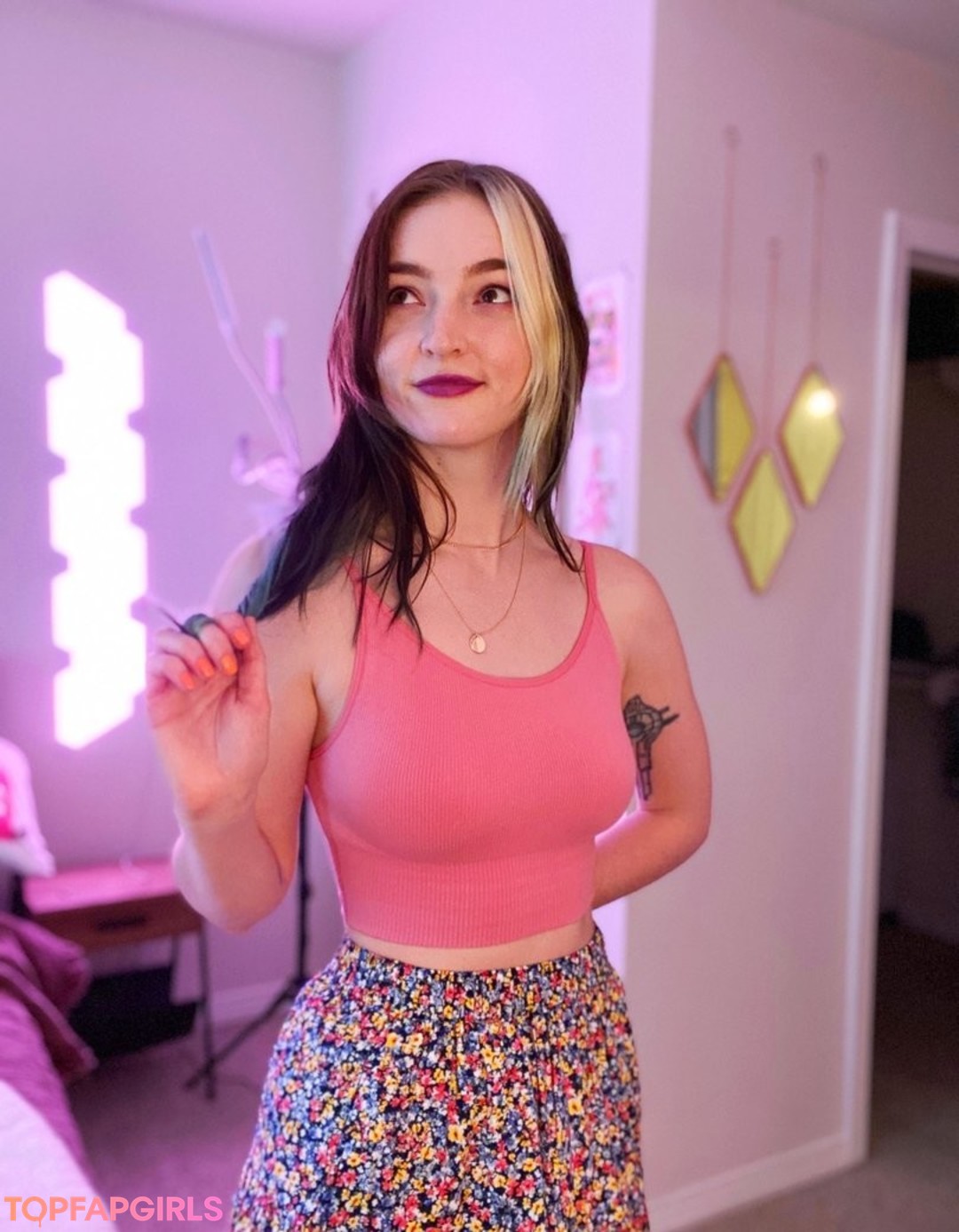 Foto desnuda filtrada de OnlyFans de Littlesiha #4 Foto desnuda filtrada de OnlyFans de Littlesiha #4