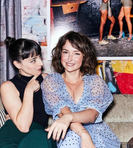 Milana Vayntrub