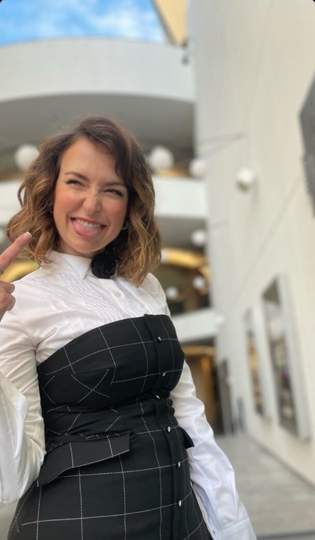 Milana Vayntrub