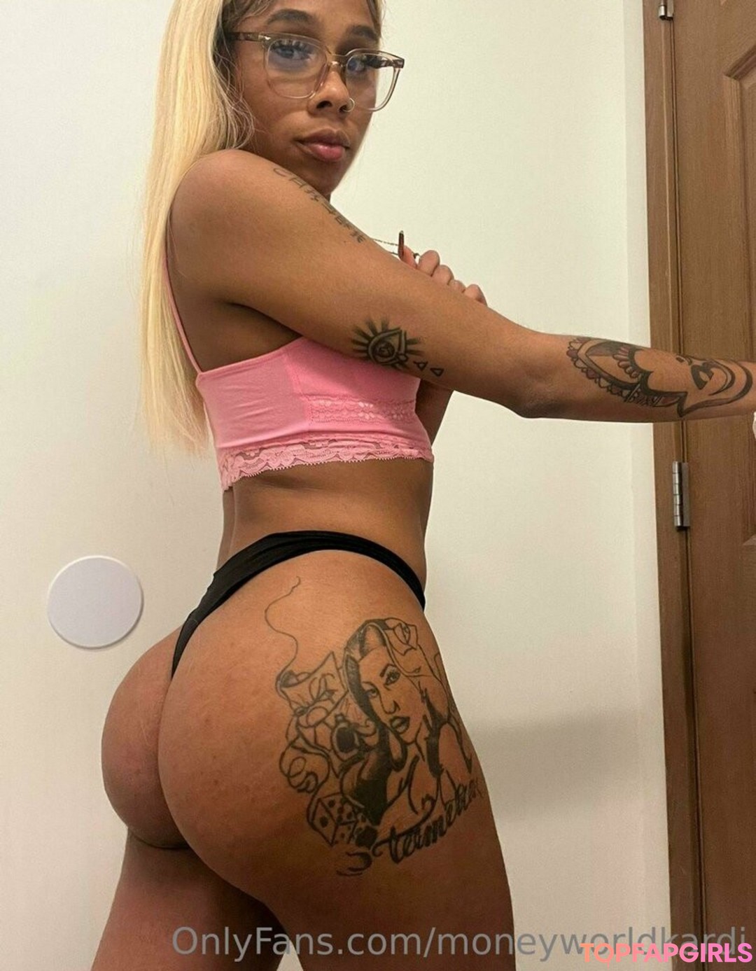 Foto desnuda filtrada de OnlyFans de Moneyworldkardi #71 Foto desnuda filtrada de OnlyFans de Moneyworldkardi #71