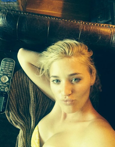 Foto desnuda filtrada de OnlyFans de Aj Michalka