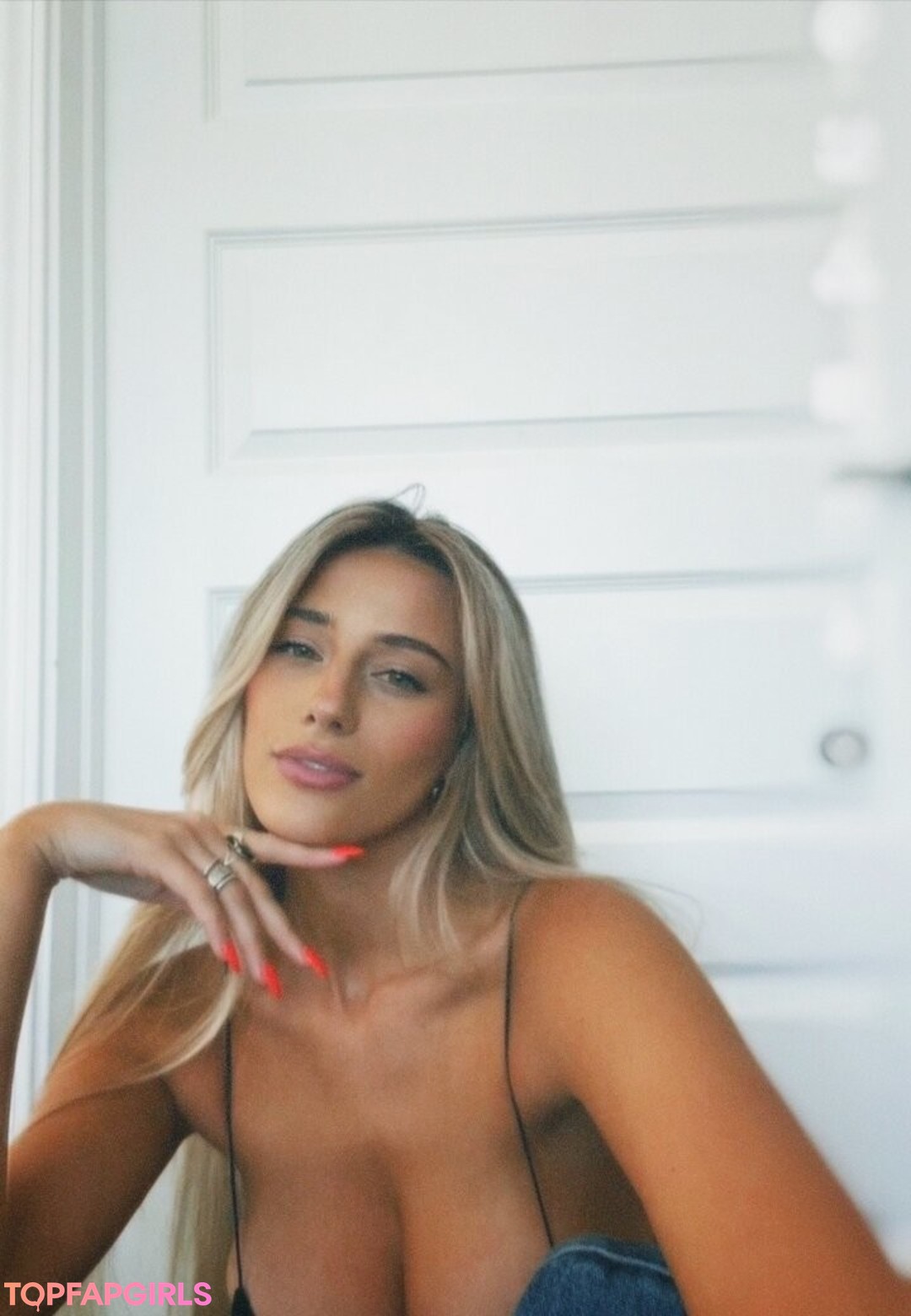 Foto desnuda filtrada de OnlyFans de Hadelinemope #244 Foto desnuda filtrada de OnlyFans de Hadelinemope #244