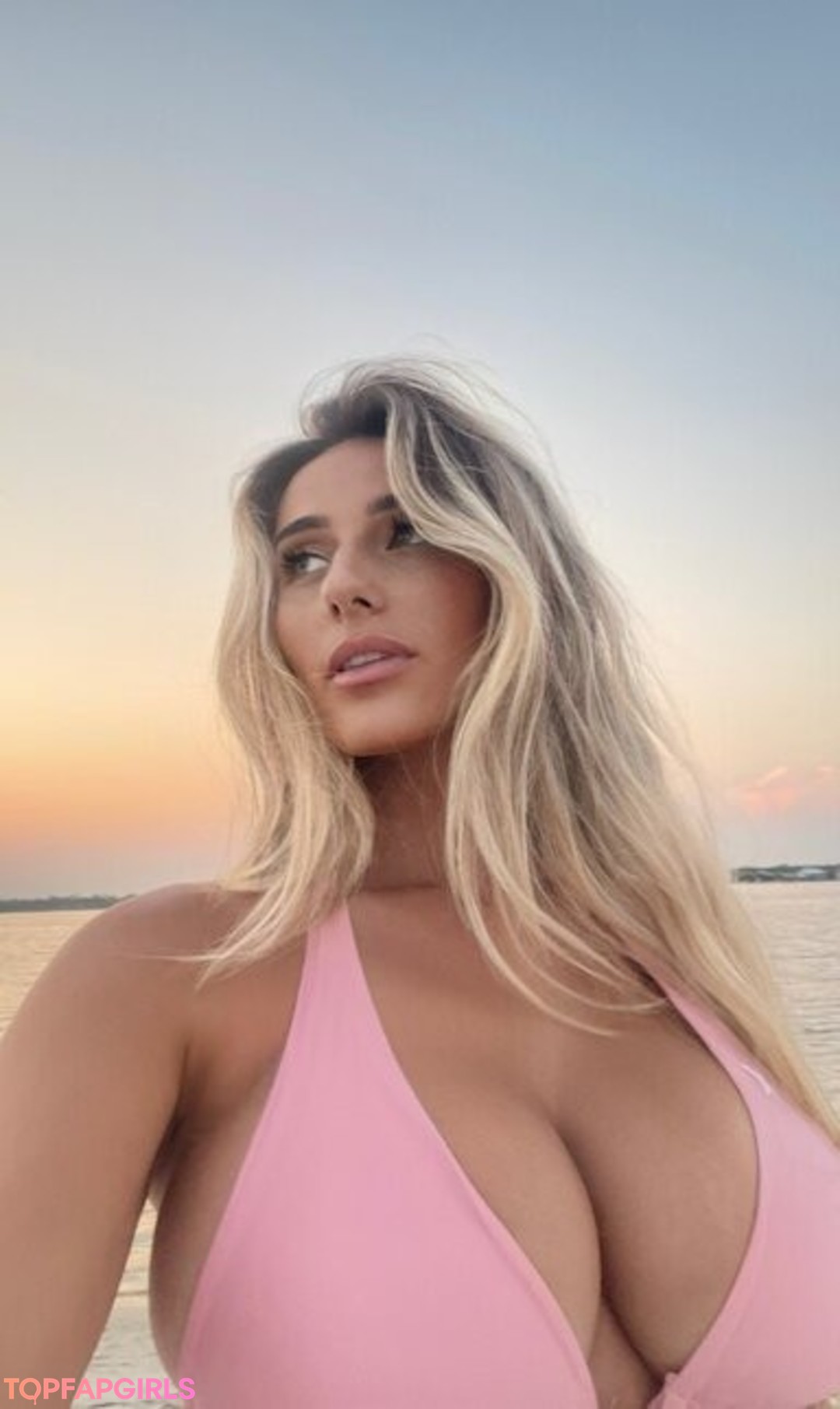 Foto desnuda filtrada de OnlyFans de Hadelinemope #385 Foto desnuda filtrada de OnlyFans de Hadelinemope #385