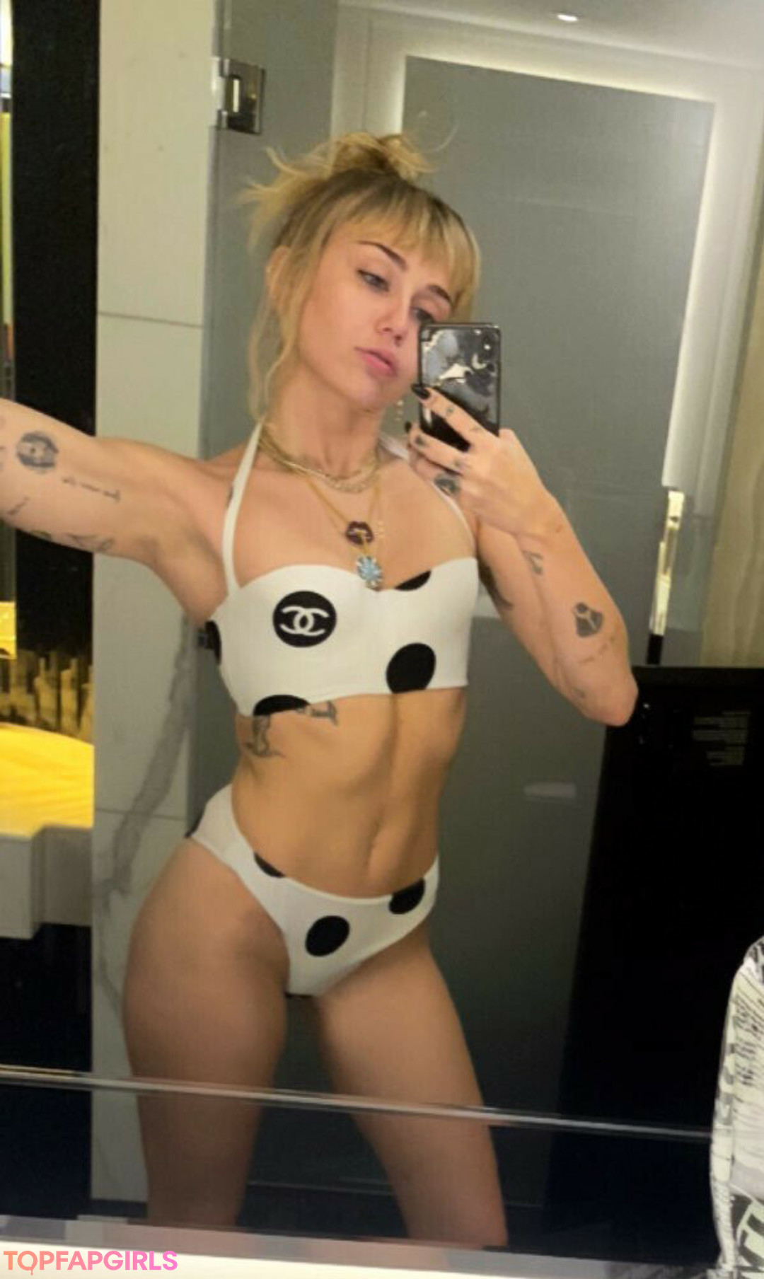 Foto desnuda filtrada de OnlyFans de Miley Cyrus #1451 Foto desnuda filtrada de OnlyFans de Miley Cyrus #1451