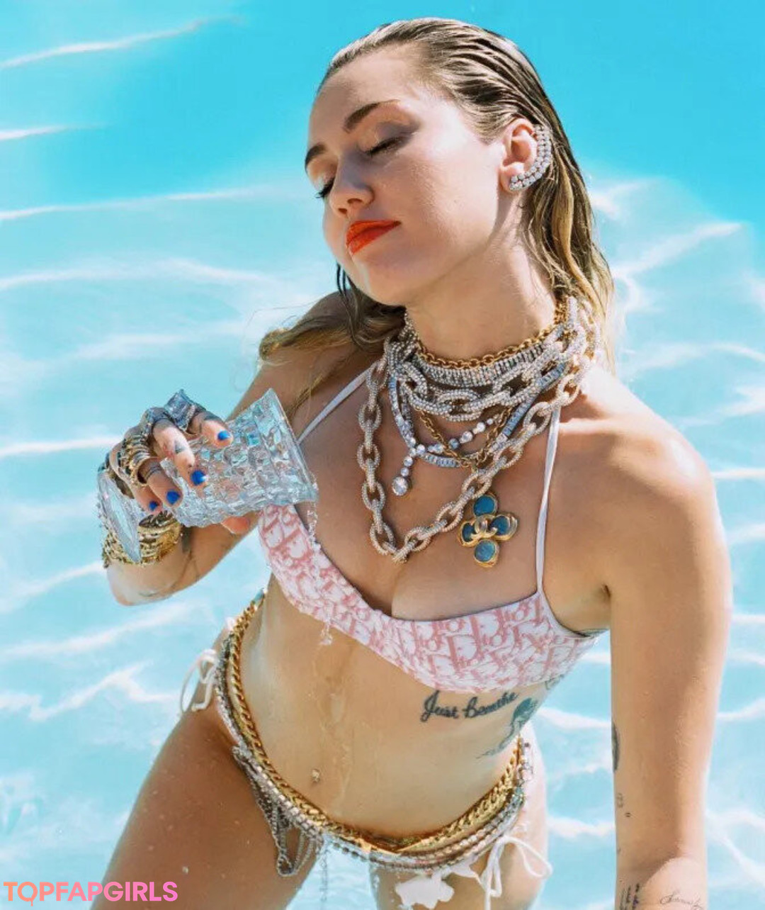 Foto desnuda filtrada de OnlyFans de Miley Cyrus #1637 Foto desnuda filtrada de OnlyFans de Miley Cyrus #1637