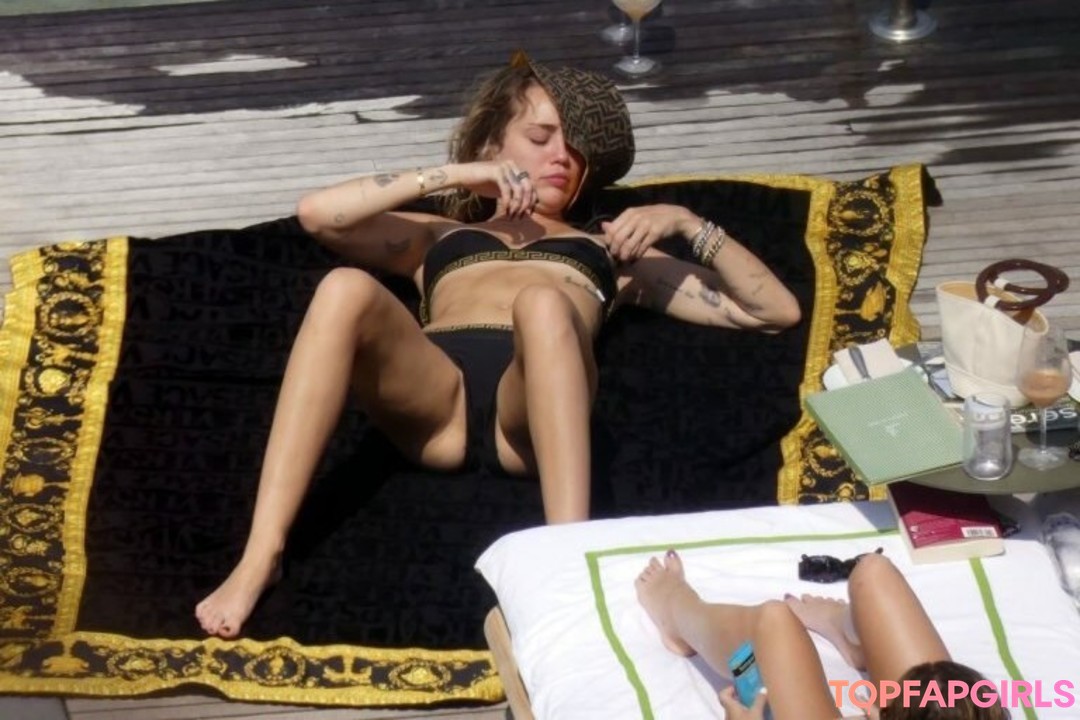 Foto desnuda filtrada de OnlyFans de Miley Cyrus #1876 Foto desnuda filtrada de OnlyFans de Miley Cyrus #1876