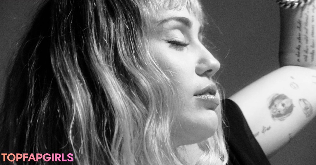 Foto desnuda filtrada de OnlyFans de Miley Cyrus #1996