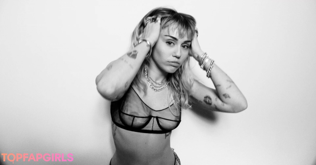 Foto desnuda filtrada de OnlyFans de Miley Cyrus #2002 Foto desnuda filtrada de OnlyFans de Miley Cyrus #2002