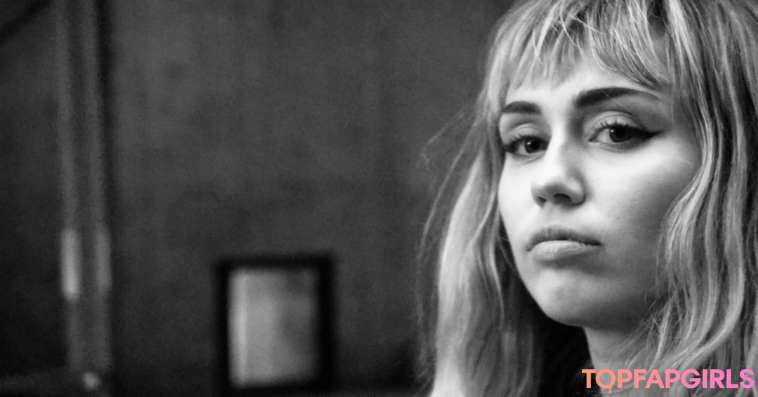 Foto desnuda filtrada de OnlyFans de Miley Cyrus #2009 Foto desnuda filtrada de OnlyFans de Miley Cyrus #2009