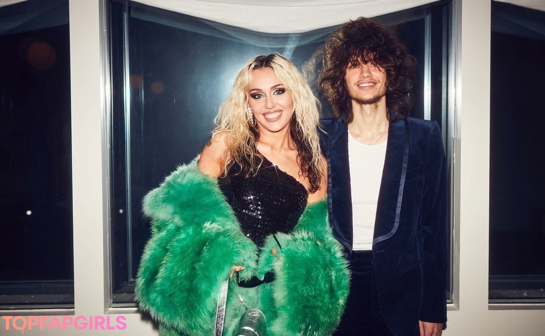 Foto desnuda filtrada de OnlyFans de Miley Cyrus #2043 Foto desnuda filtrada de OnlyFans de Miley Cyrus #2043