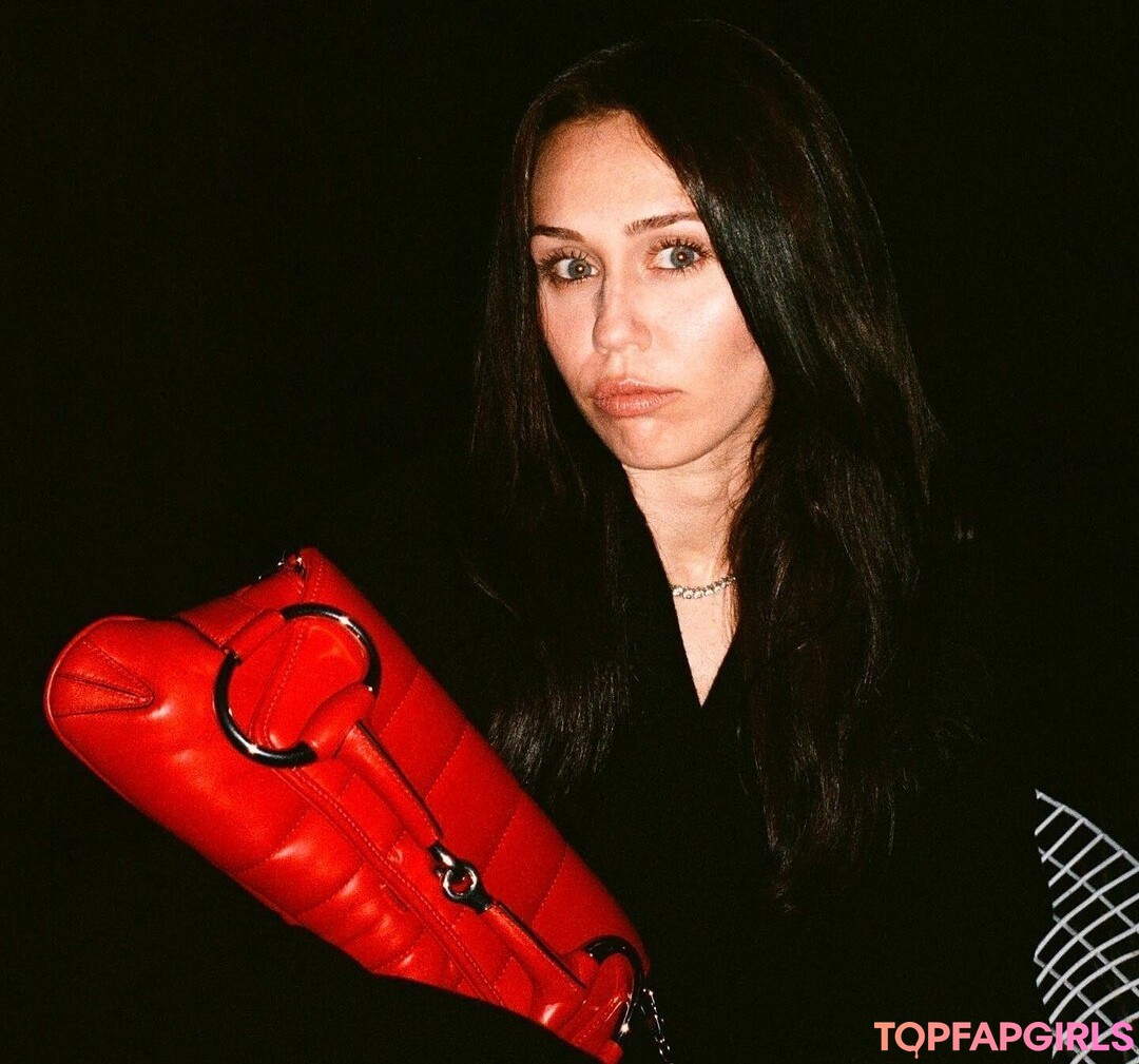 Foto desnuda filtrada de OnlyFans de Miley Cyrus #2335 Foto desnuda filtrada de OnlyFans de Miley Cyrus #2335