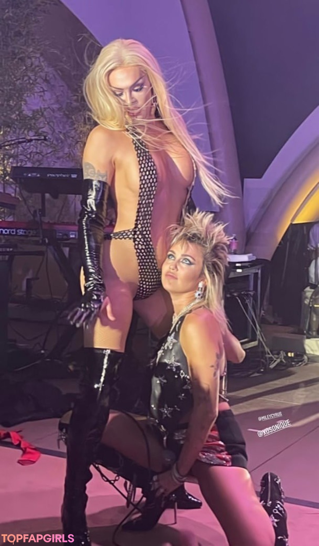 Foto desnuda filtrada de OnlyFans de Miley Cyrus #10 Foto desnuda filtrada de OnlyFans de Miley Cyrus #10