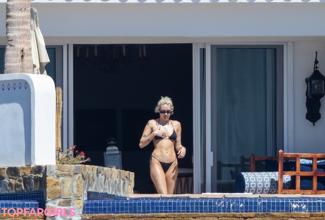 Foto desnuda filtrada de OnlyFans de Miley Cyrus #112 Foto desnuda filtrada de OnlyFans de Miley Cyrus #112