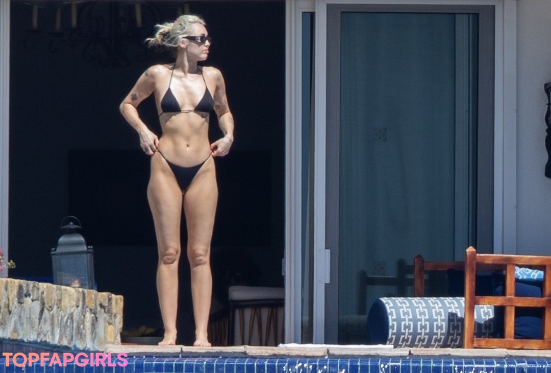 Foto desnuda filtrada de OnlyFans de Miley Cyrus #113 Foto desnuda filtrada de OnlyFans de Miley Cyrus #113