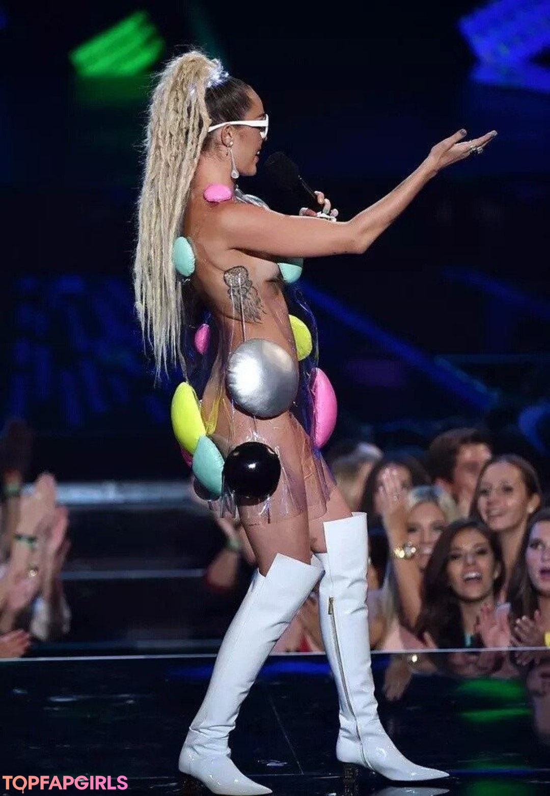 Foto desnuda filtrada de OnlyFans de Miley Cyrus #212 Foto desnuda filtrada de OnlyFans de Miley Cyrus #212