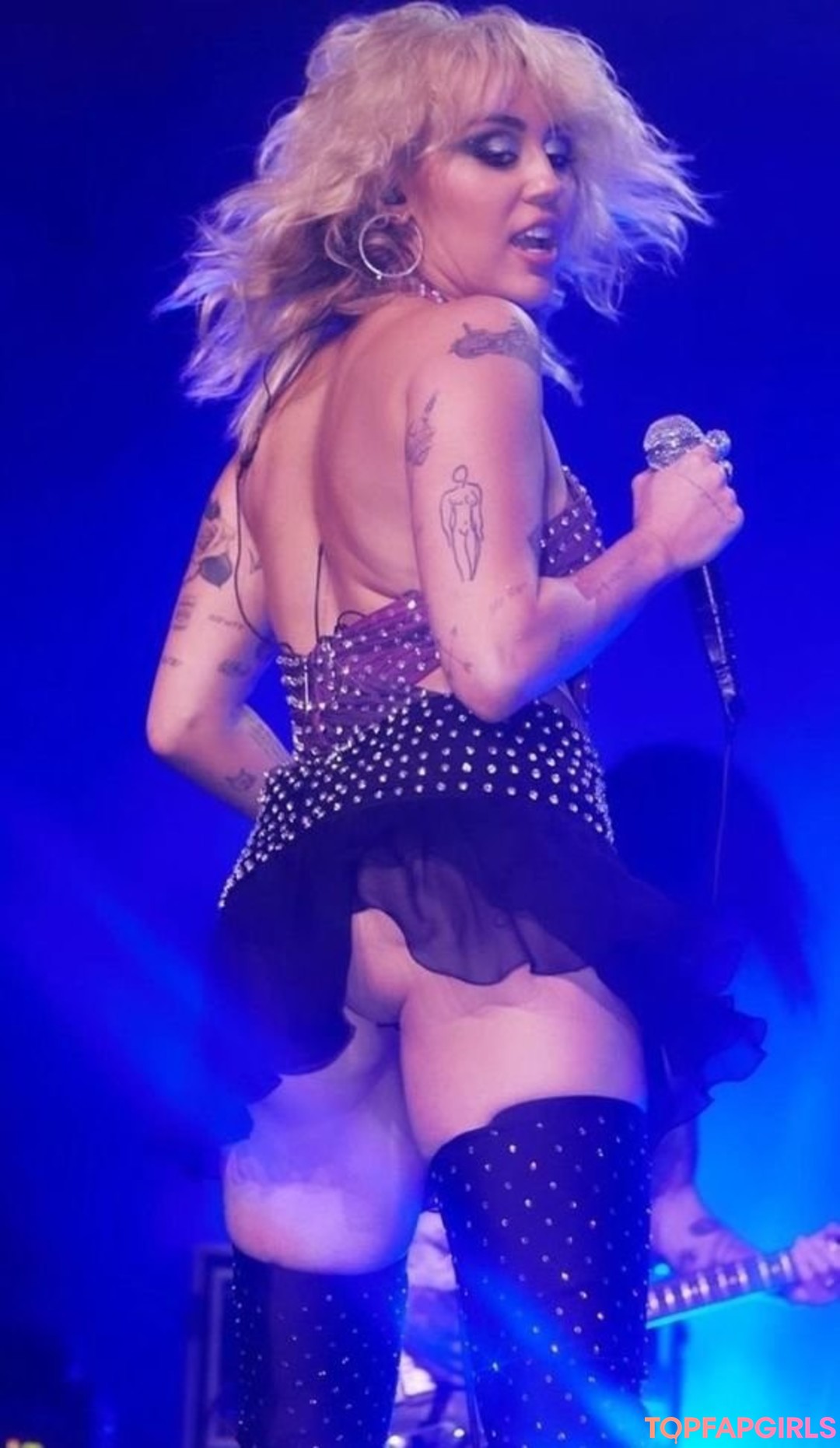 Foto desnuda filtrada de OnlyFans de Miley Cyrus #22 Foto desnuda filtrada de OnlyFans de Miley Cyrus #22