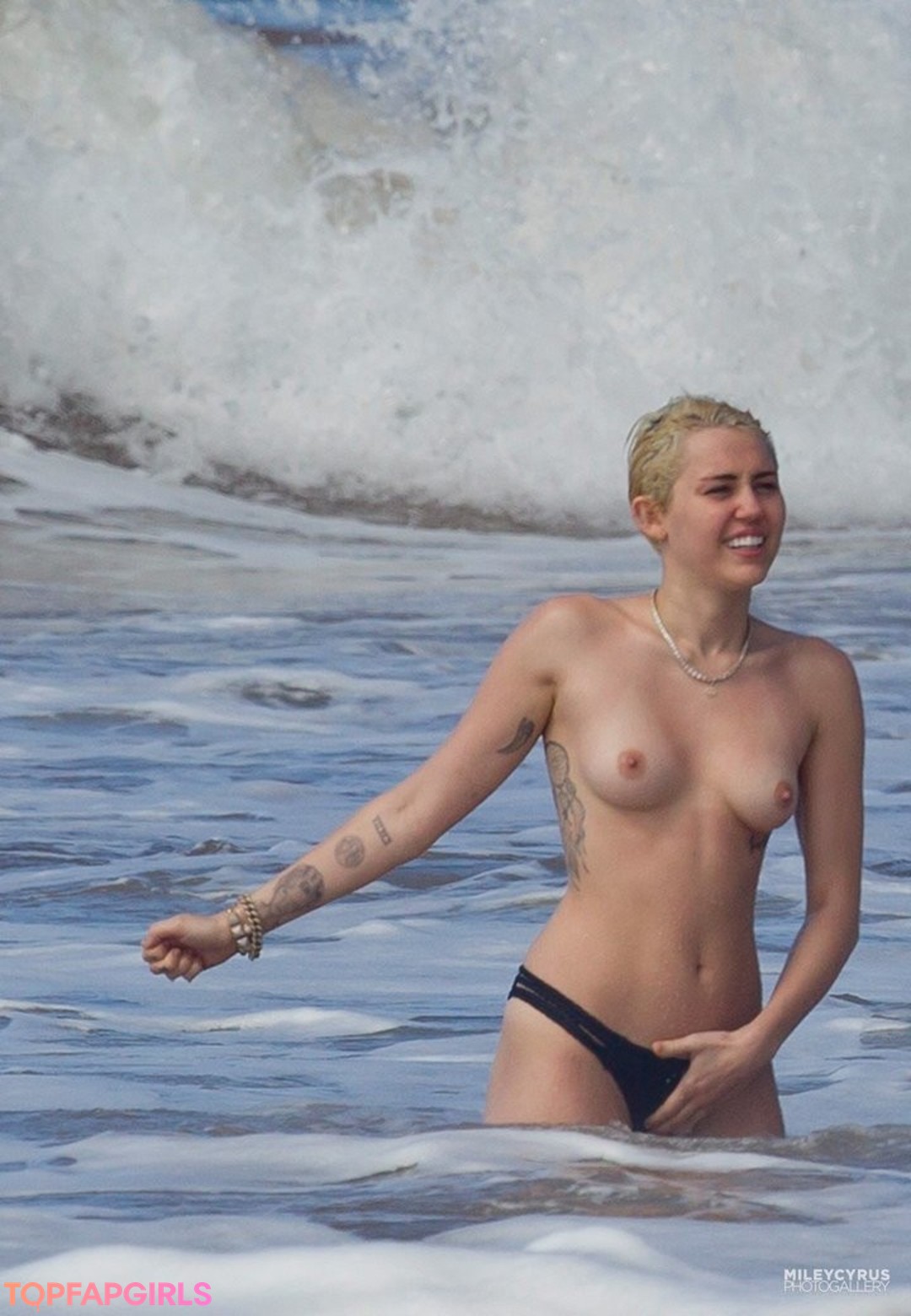 Foto desnuda filtrada de OnlyFans de Miley Cyrus #315 Foto desnuda filtrada de OnlyFans de Miley Cyrus #315