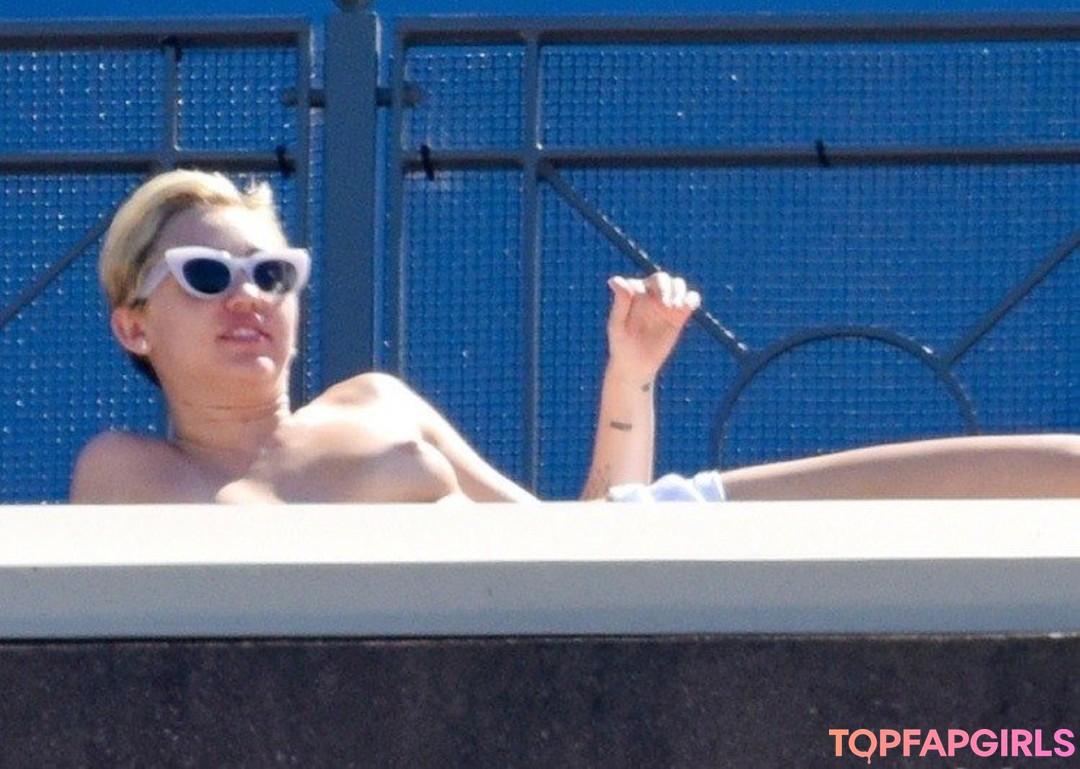 Foto desnuda filtrada de OnlyFans de Miley Cyrus #326 Foto desnuda filtrada de OnlyFans de Miley Cyrus #326