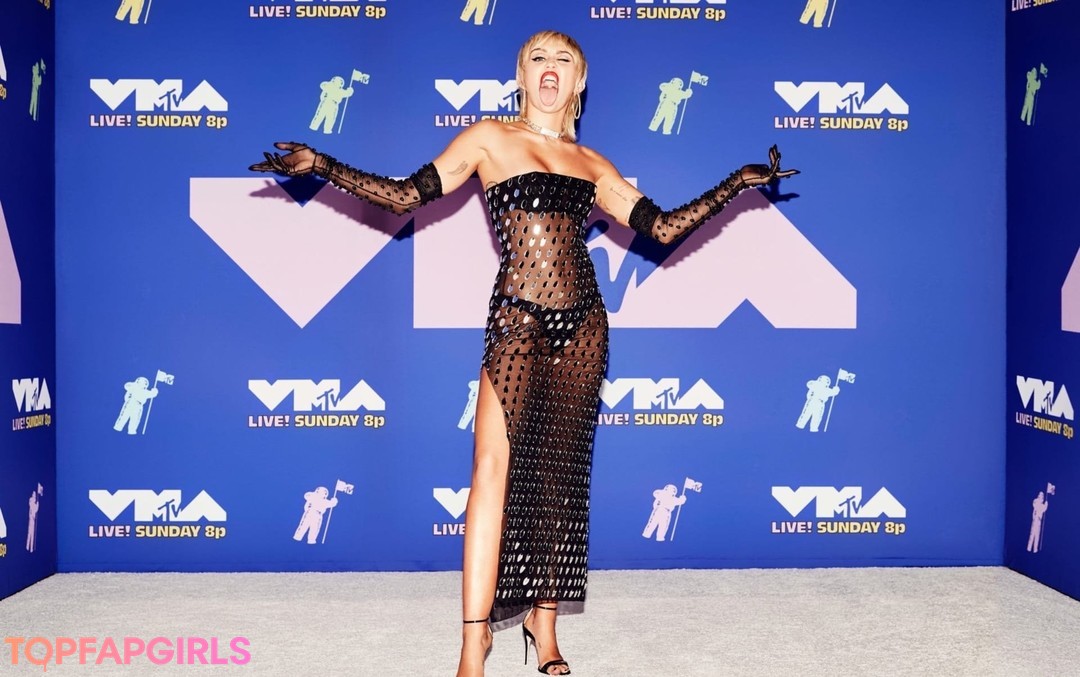 Foto desnuda filtrada de OnlyFans de Miley Cyrus #451 Foto desnuda filtrada de OnlyFans de Miley Cyrus #451