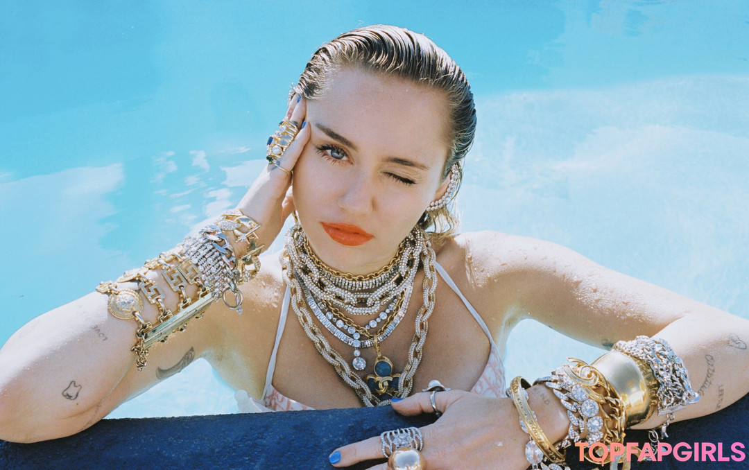 Foto desnuda filtrada de OnlyFans de Miley Cyrus #530 Foto desnuda filtrada de OnlyFans de Miley Cyrus #530