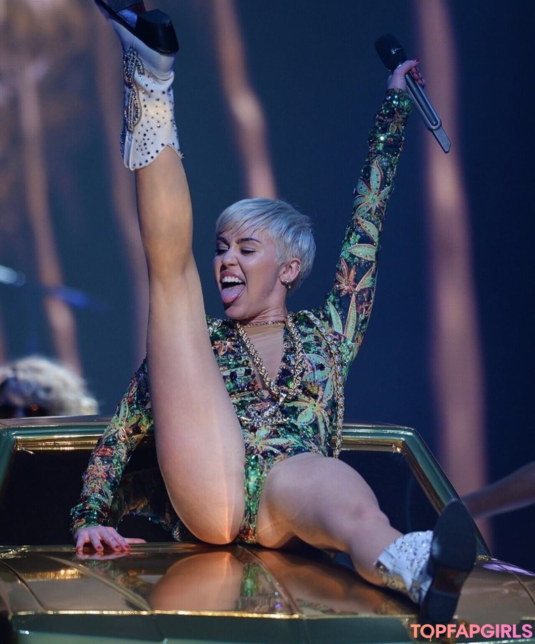 Foto desnuda filtrada de OnlyFans de Miley Cyrus #553 Foto desnuda filtrada de OnlyFans de Miley Cyrus #553