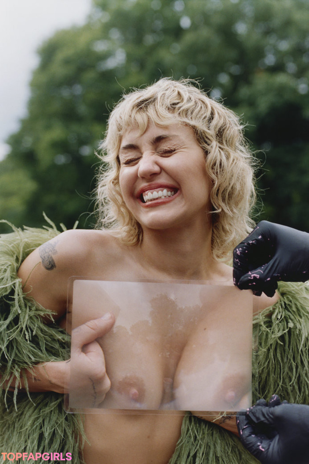 Foto desnuda filtrada de OnlyFans de Miley Cyrus #66 Foto desnuda filtrada de OnlyFans de Miley Cyrus #66