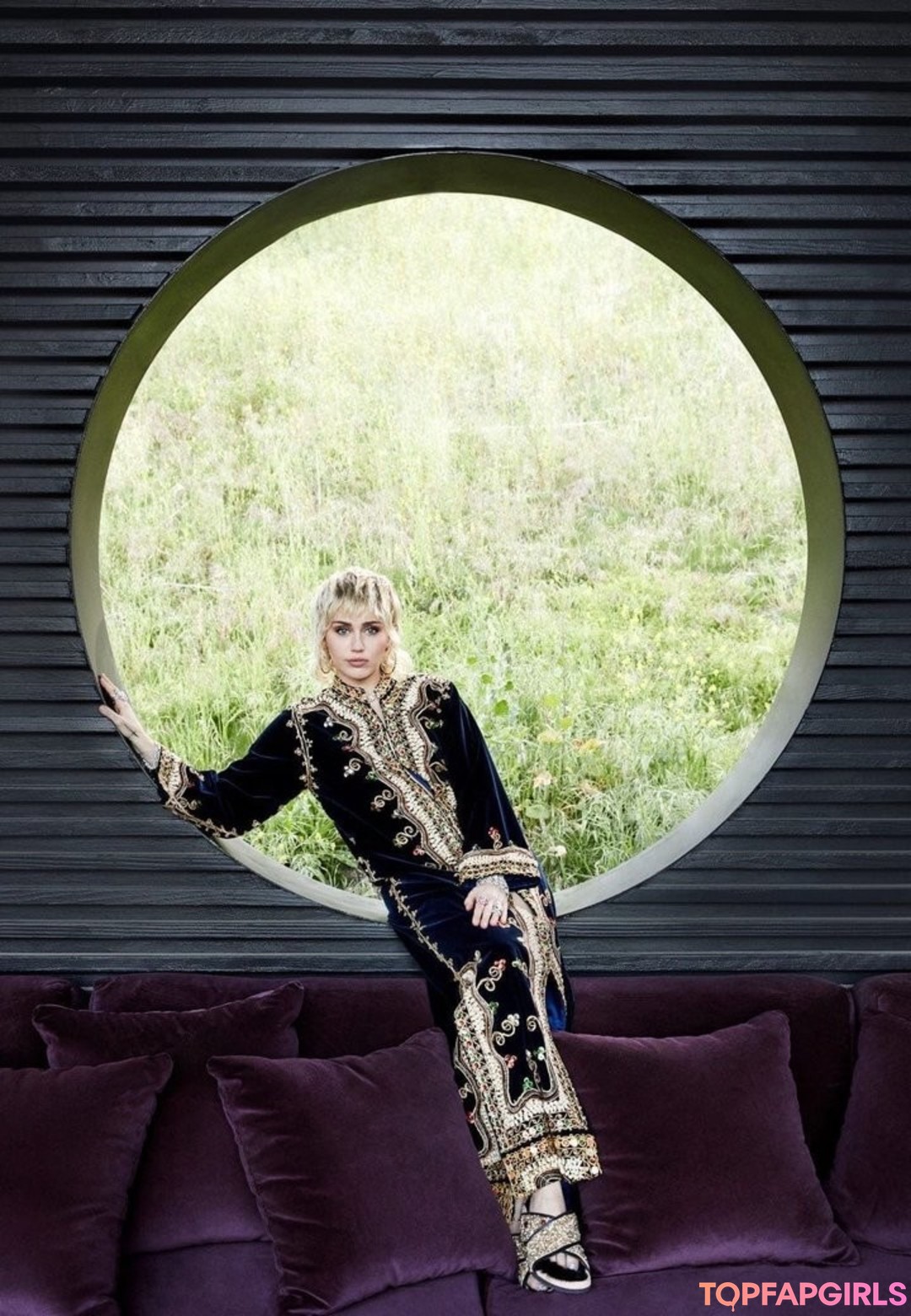 Foto desnuda filtrada de OnlyFans de Miley Cyrus #682 Foto desnuda filtrada de OnlyFans de Miley Cyrus #682