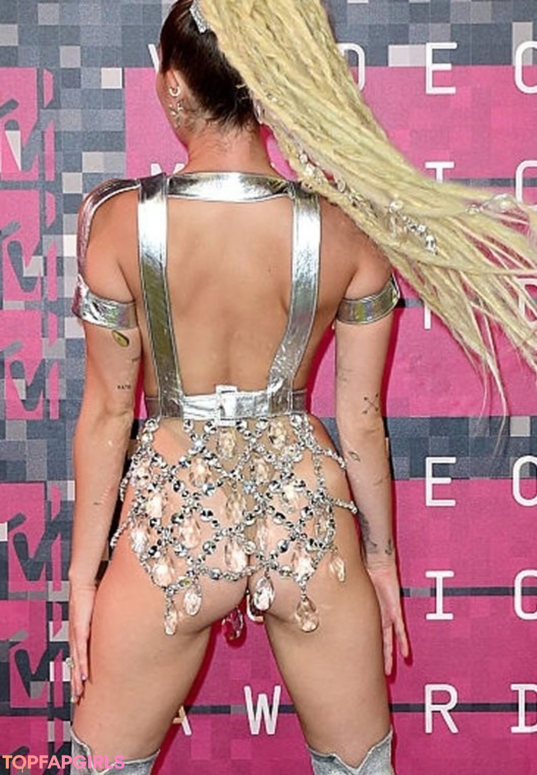 Foto desnuda filtrada de OnlyFans de Miley Cyrus #702 Foto desnuda filtrada de OnlyFans de Miley Cyrus #702