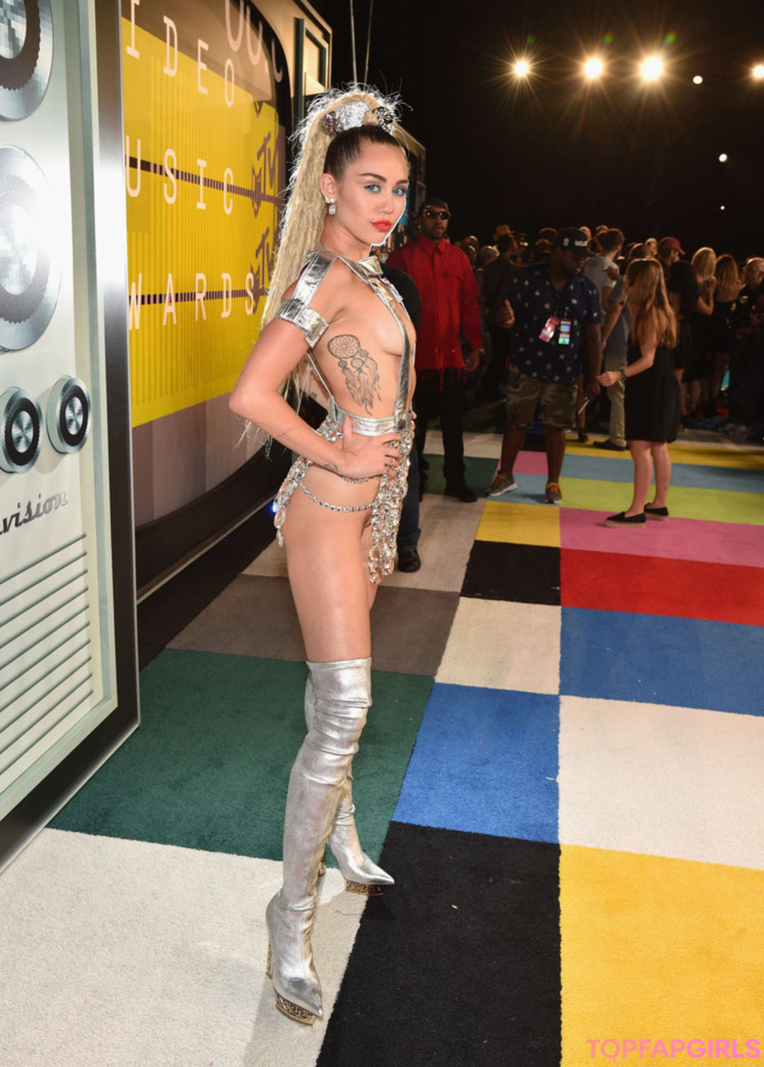 Foto desnuda filtrada de OnlyFans de Miley Cyrus #732 Foto desnuda filtrada de OnlyFans de Miley Cyrus #732