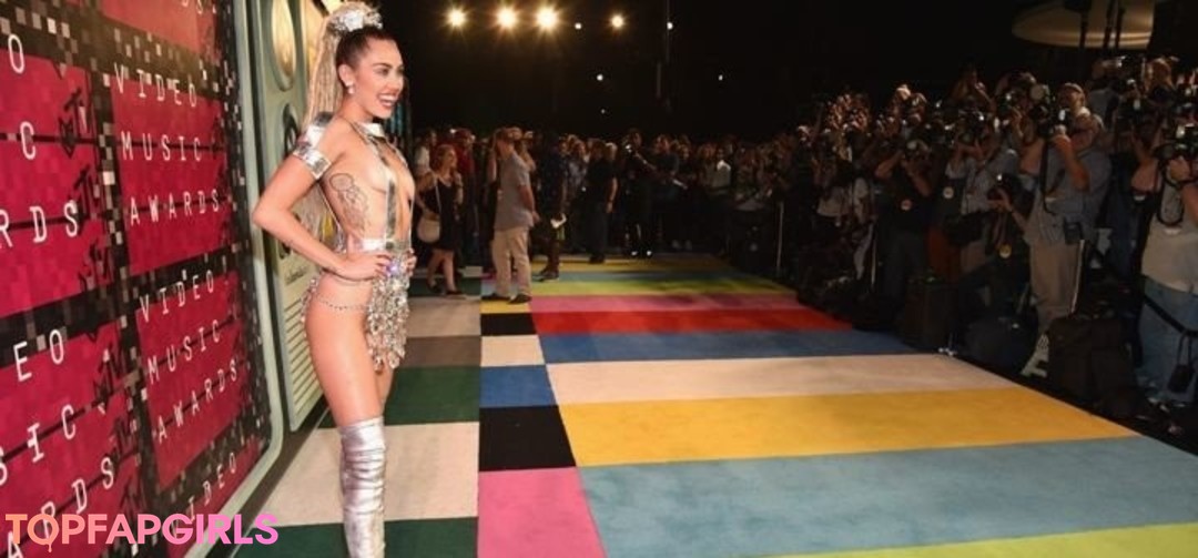 Foto desnuda filtrada de OnlyFans de Miley Cyrus #735 Foto desnuda filtrada de OnlyFans de Miley Cyrus #735