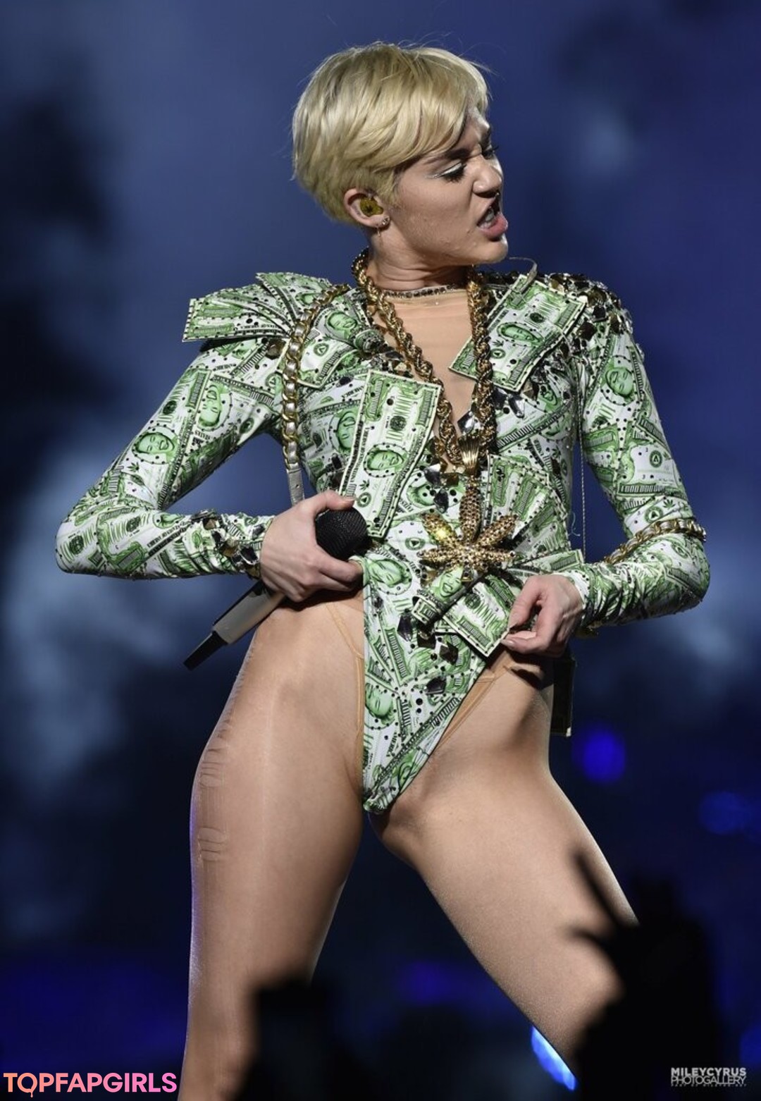 Foto desnuda filtrada de OnlyFans de Miley Cyrus #812 Foto desnuda filtrada de OnlyFans de Miley Cyrus #812