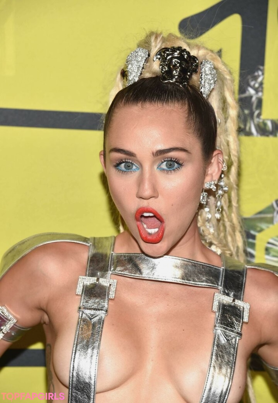 Foto desnuda filtrada de OnlyFans de Miley Cyrus #846 Foto desnuda filtrada de OnlyFans de Miley Cyrus #846