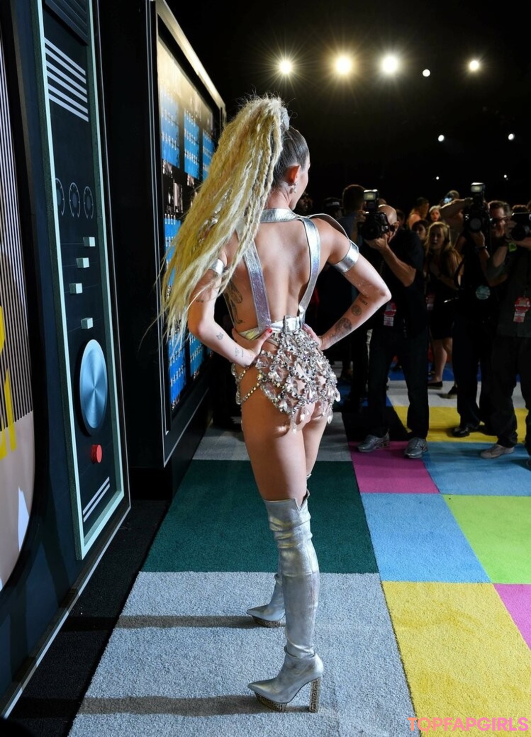 Foto desnuda filtrada de OnlyFans de Miley Cyrus #856 Foto desnuda filtrada de OnlyFans de Miley Cyrus #856