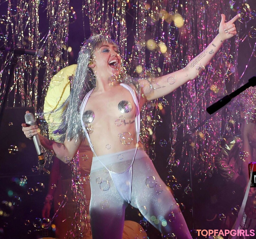 Foto desnuda filtrada de OnlyFans de Miley Cyrus #943 Foto desnuda filtrada de OnlyFans de Miley Cyrus #943