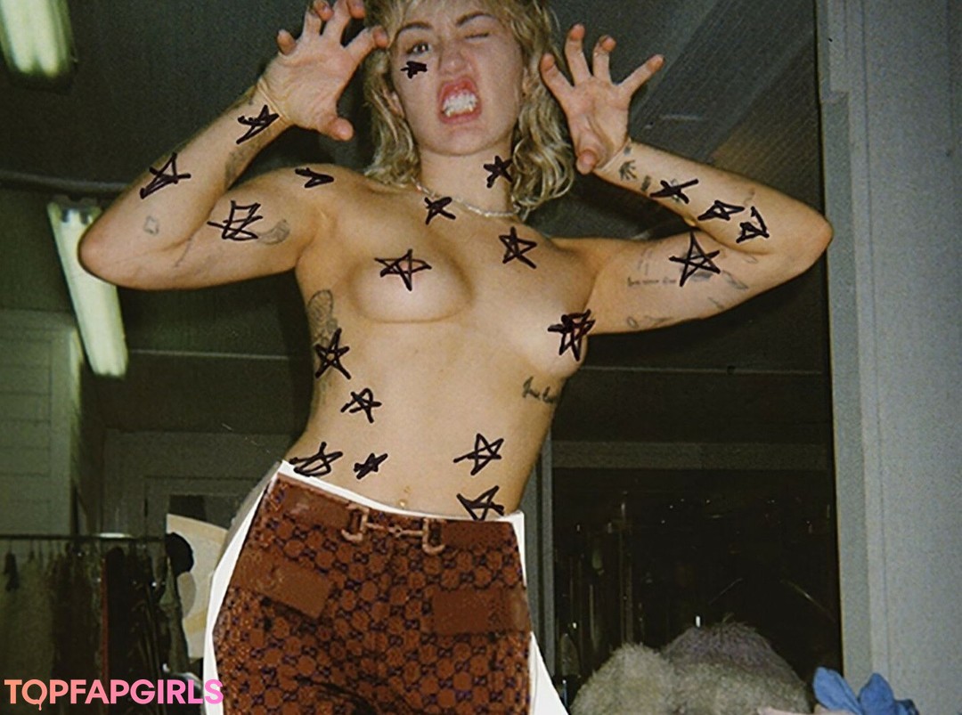 Foto desnuda filtrada de OnlyFans de Miley Cyrus #975 Foto desnuda filtrada de OnlyFans de Miley Cyrus #975