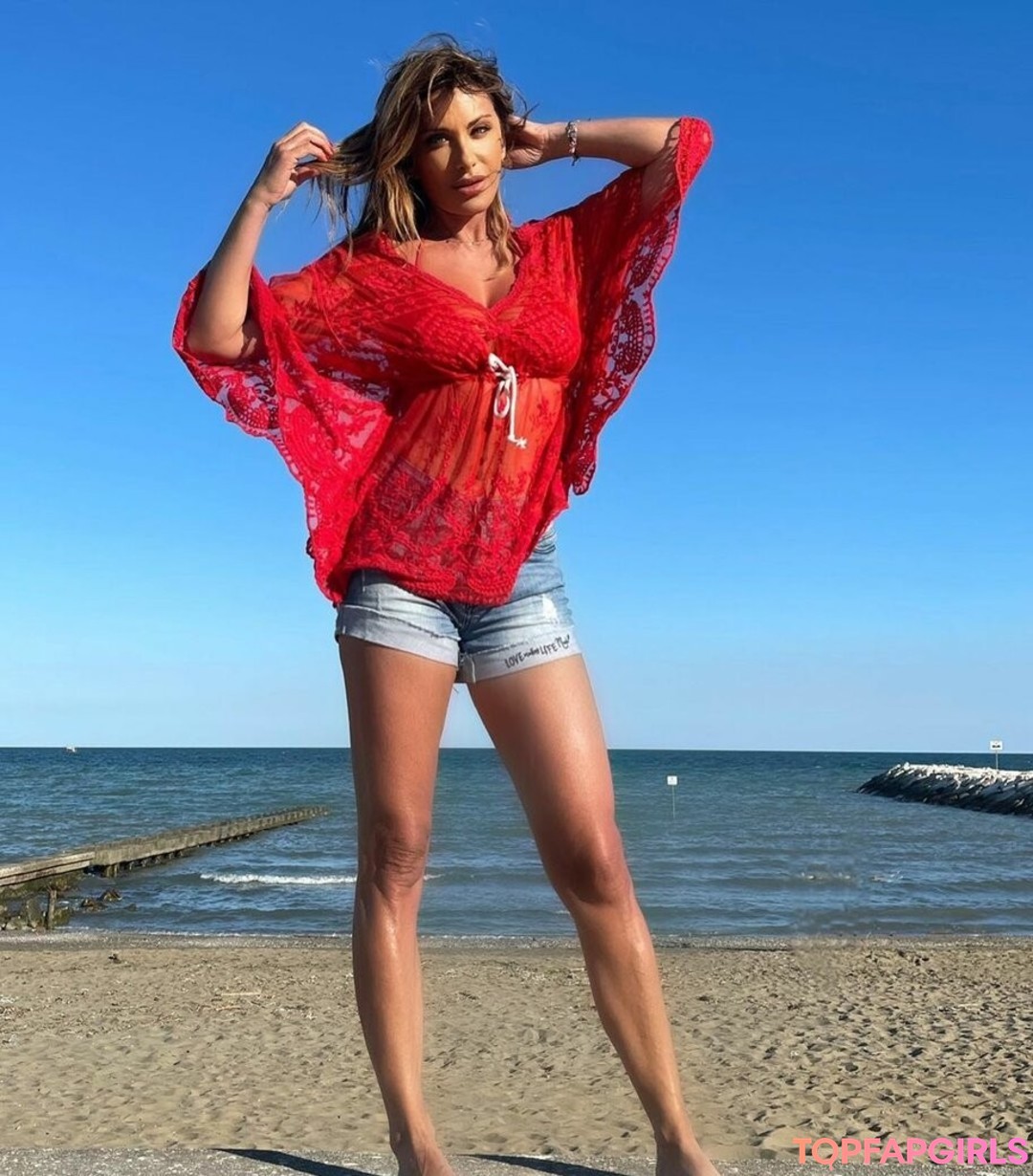 Foto desnuda filtrada de OnlyFans de Sabrina Salerno #1118