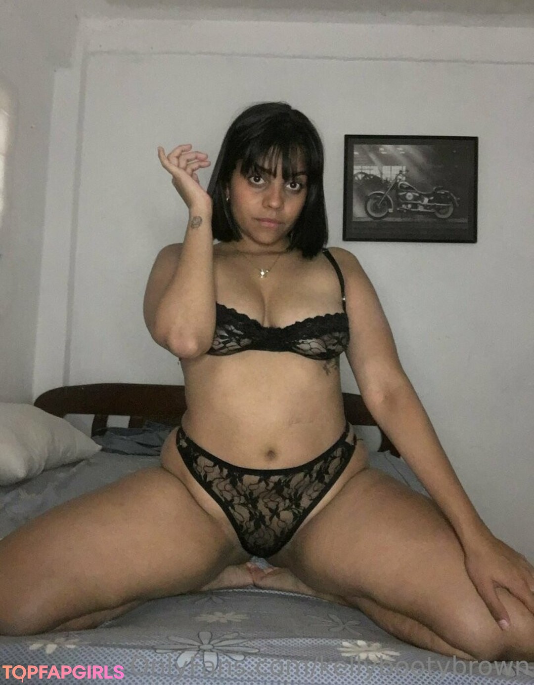 Foto desnuda filtrada de OnlyFans de Kellybootybrown #37 Foto desnuda filtrada de OnlyFans de Kellybootybrown #37