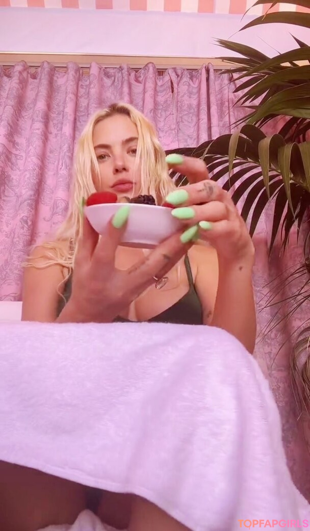 Foto desnuda filtrada de OnlyFans de Ashley Benson #314 Foto desnuda filtrada de OnlyFans de Ashley Benson #314