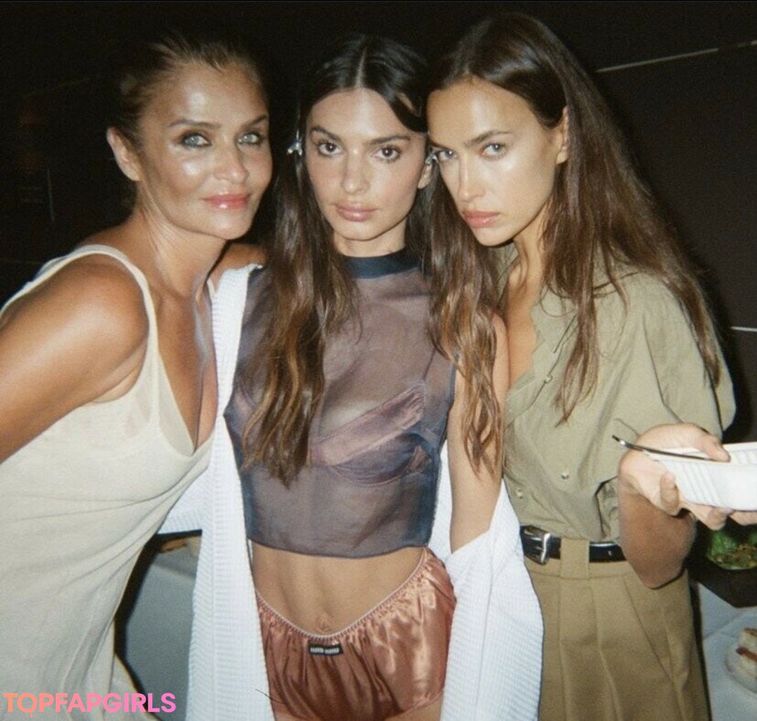 Foto desnuda filtrada de OnlyFans de Emily Ratajkowski #1048
