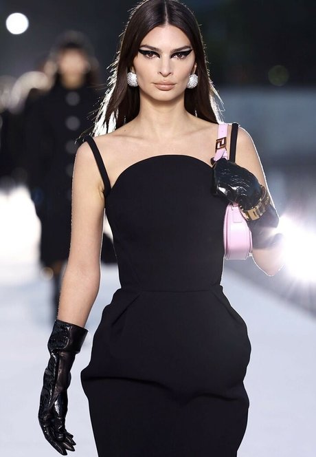 Emily Ratajkowski