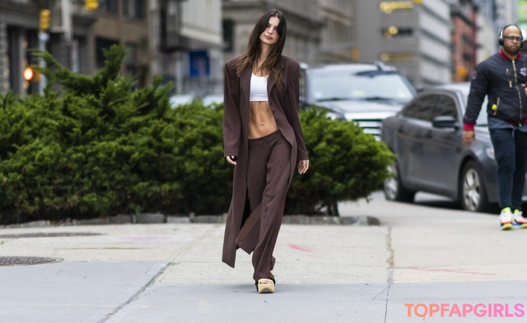Foto desnuda filtrada de OnlyFans de Emily Ratajkowski #1629
